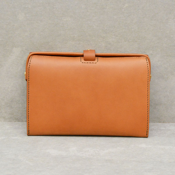 ビジネスでも使えるハードレザーのガマ口・クラッチバッグ / 革鞄の