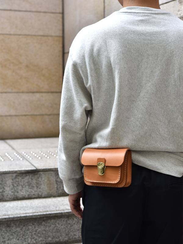 分厚い革でカッチリと作ったメンズ向けのベルトポーチ / 革鞄のHERZ