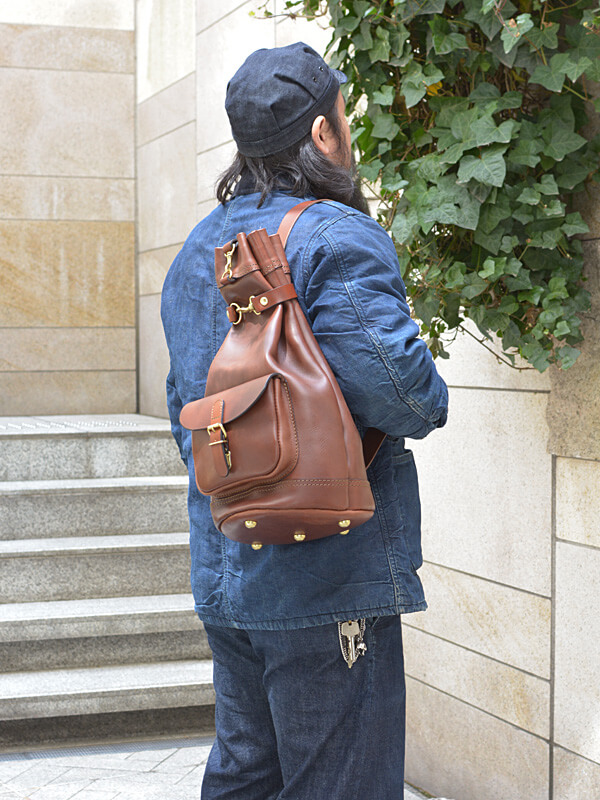 ハードレザーで仕上げたメンズ向け本格派のボンサック / 革鞄のHERZ