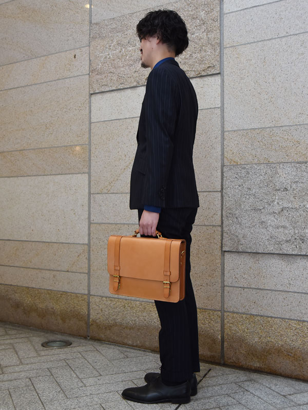 クラシックな2本ベルトの2wayブリーフケース / 革鞄のHERZ(ヘルツ)公式通販