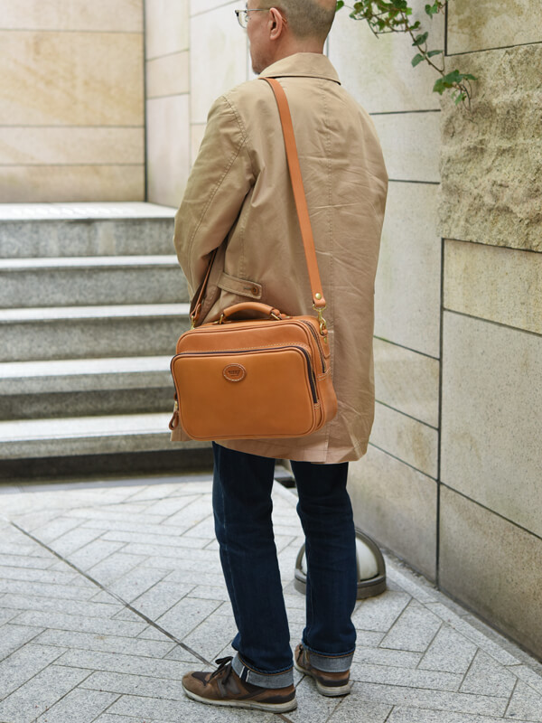 使い勝手の良いファスナータイプの2way本革ビジネスバッグ / 革鞄の