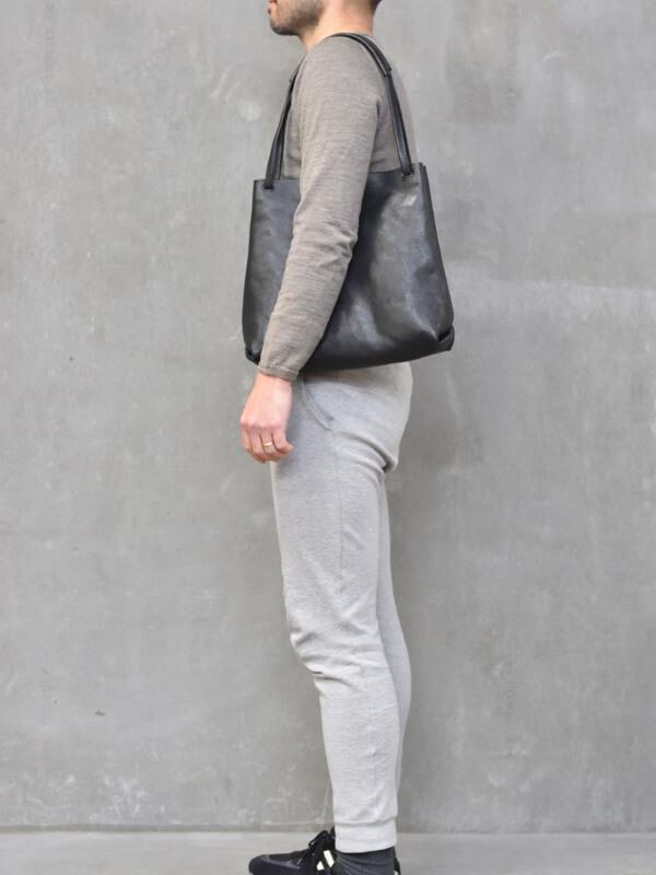 軽くて斜め掛けも出来る使い勝手抜群のショルダートート / 革鞄のHERZ