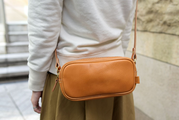 ふっくらフォルムが可愛いレディースショルダーポシェット / 革鞄の