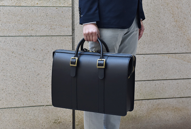 トランクの様なフォルムのハードレザー二本手ビジネスバッグ / 革鞄の
