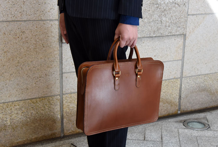 使いやすいダブルファスナーの2本手ビジネスバッグ / 革鞄のHERZ