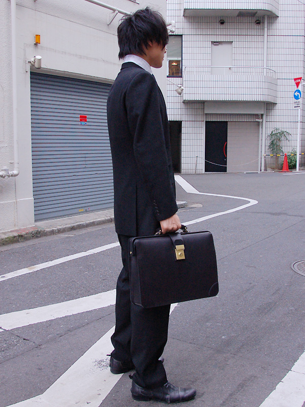 薄マチタイプでスマートな本革ダレスバッグ / 革鞄のHERZ(ヘルツ)公式通販