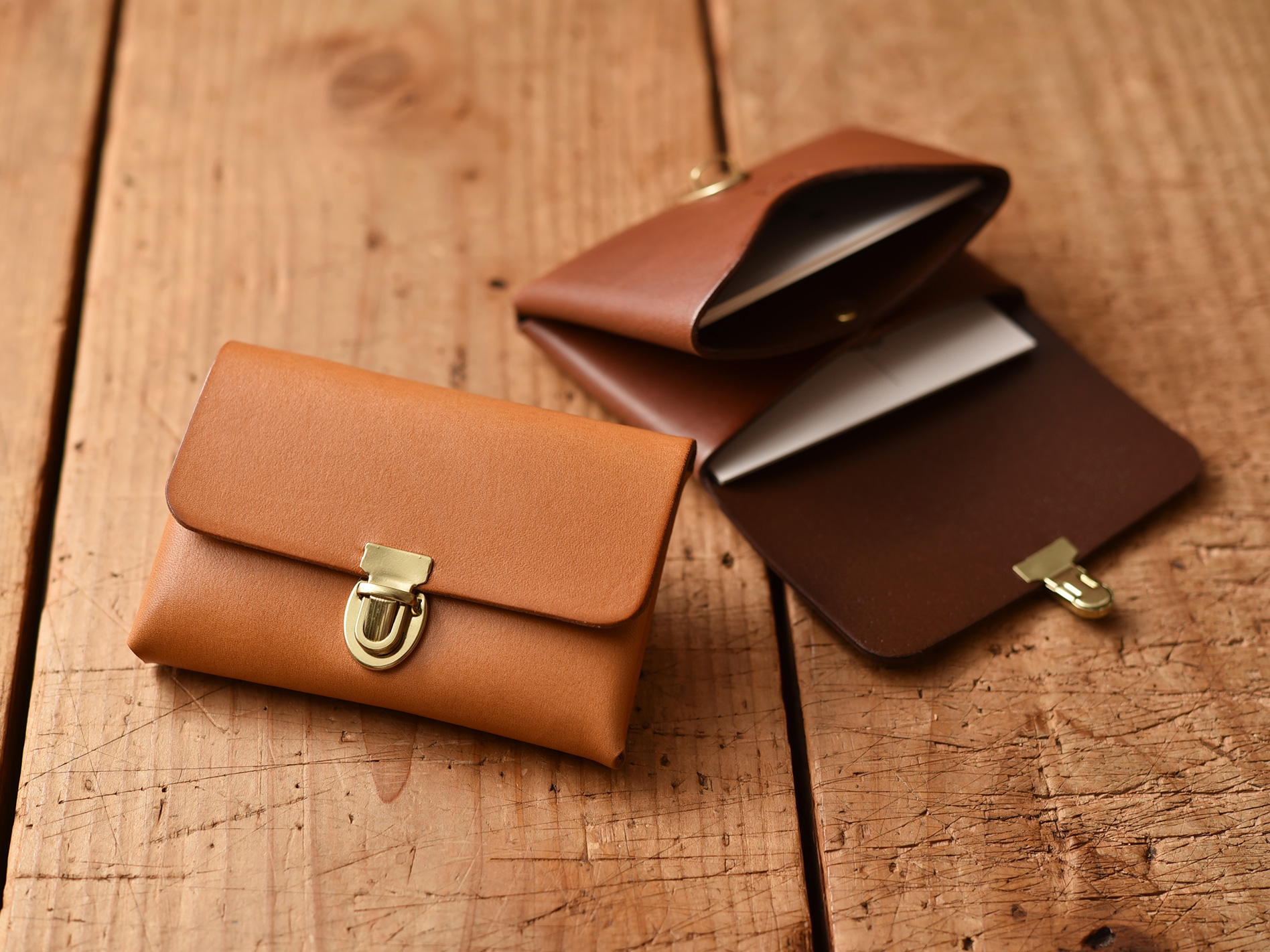 差込錠で使いやすい二部屋収納の本革名刺入れ / 革鞄のHERZ(ヘルツ