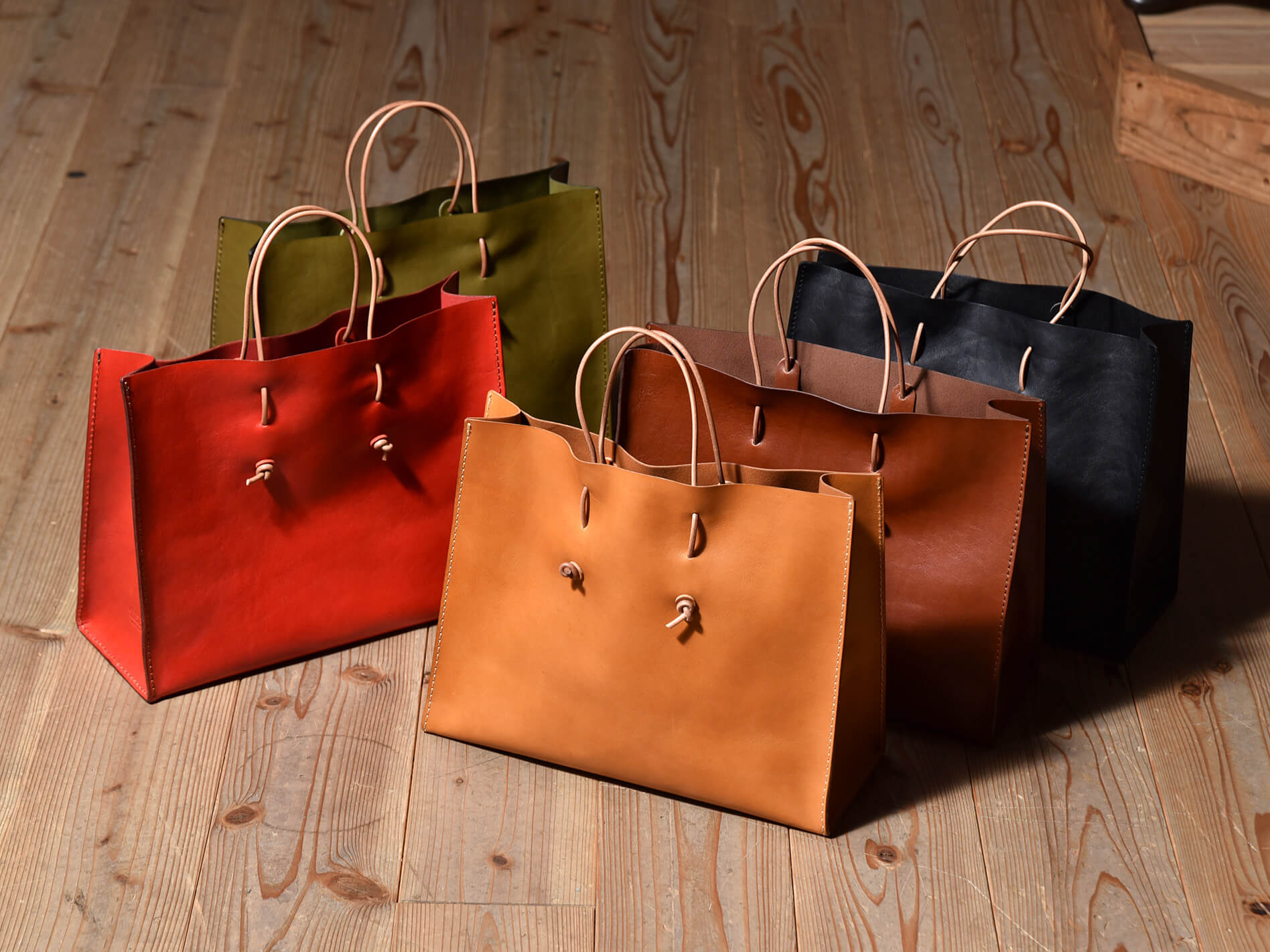 シンプルで使いやすい紙袋を革で作った革紙袋 / 革鞄のHERZ(ヘルツ