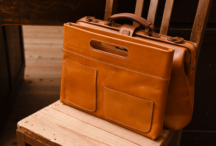 カバンの中身を整理できるA4・A5横型のバッグインバッグ / 革鞄のHERZ