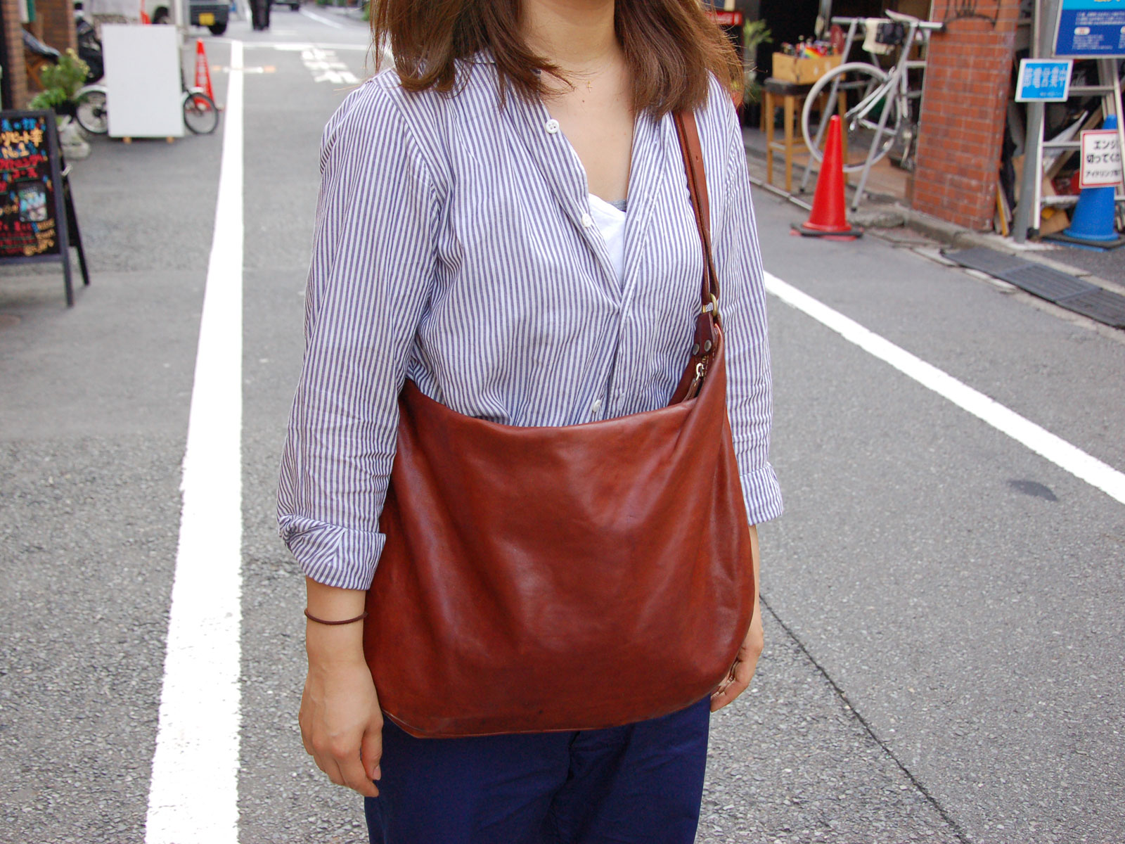 本店作り手：楠愛用「Organショルダーバッグ」｜革鞄・革小物のHERZ