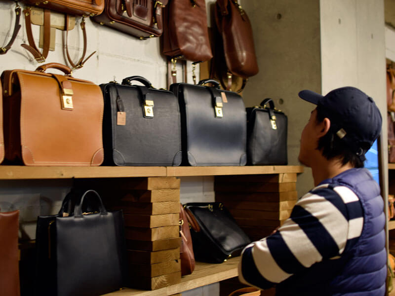 最近気になるダレスバッグとちょっとした予告｜革鞄・革小物のHERZ公式通販