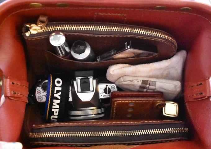 大阪店スタッフ：西村愛用「ミニドクターバッグ」｜革鞄・革小物のHERZ