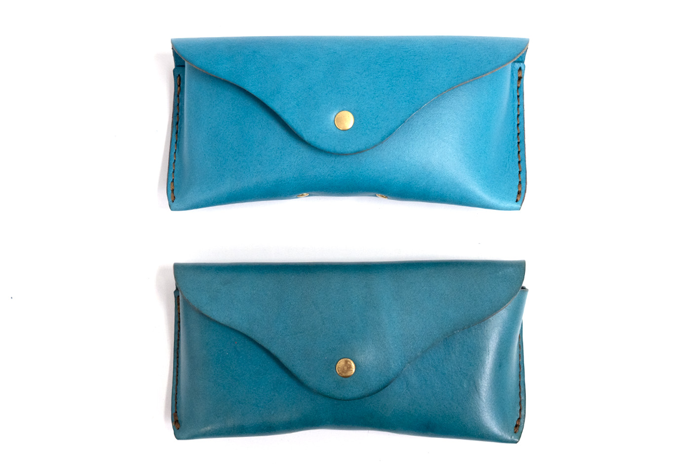 限定色のセルリアンブルー革で作る、HERZ夏の企画2025｜革鞄・革小物の