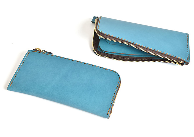 限定色のセルリアンブルー革で作る、HERZ夏の企画2025｜革鞄・革小物の