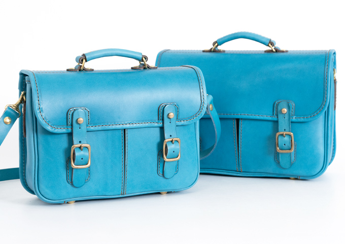 限定色のセルリアンブルー革で作る、HERZ夏の企画2025｜革鞄・革小物の