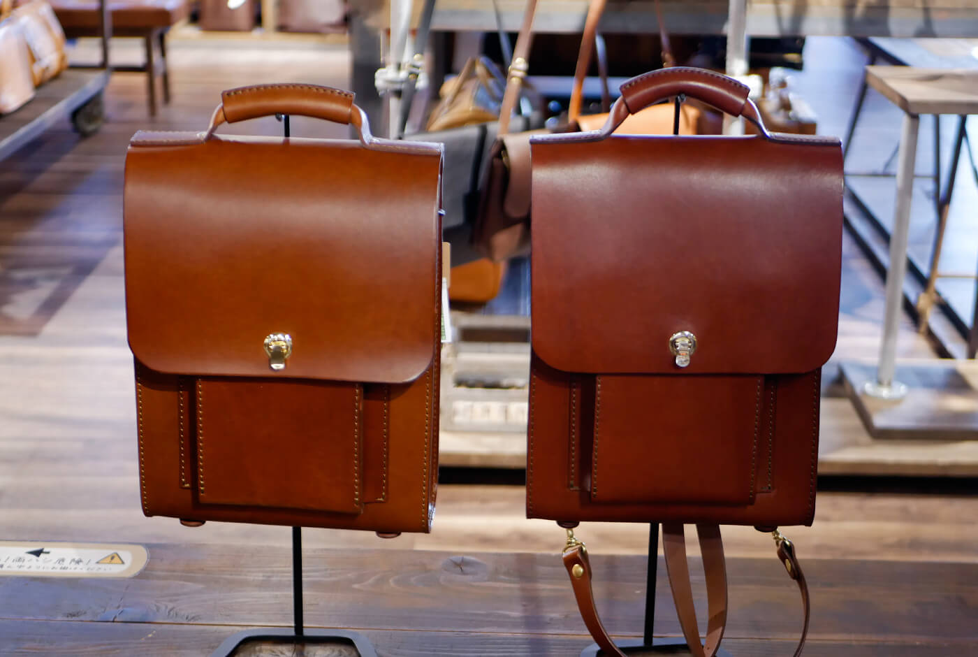 大阪店スタッフ：大西愛用「3way縦型バッグ」｜革鞄・革小物のHERZ公式通販