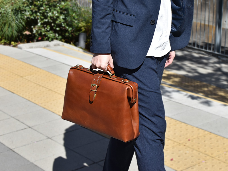 春の新生活に！通勤・通学におすすめのビジネスバッグ｜革鞄・革小物の