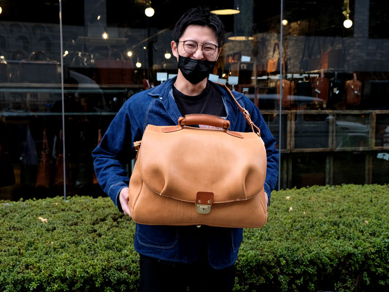 一生の旅のお供に ～50周年記念鞄第二弾 グランボッカボストン～｜革鞄