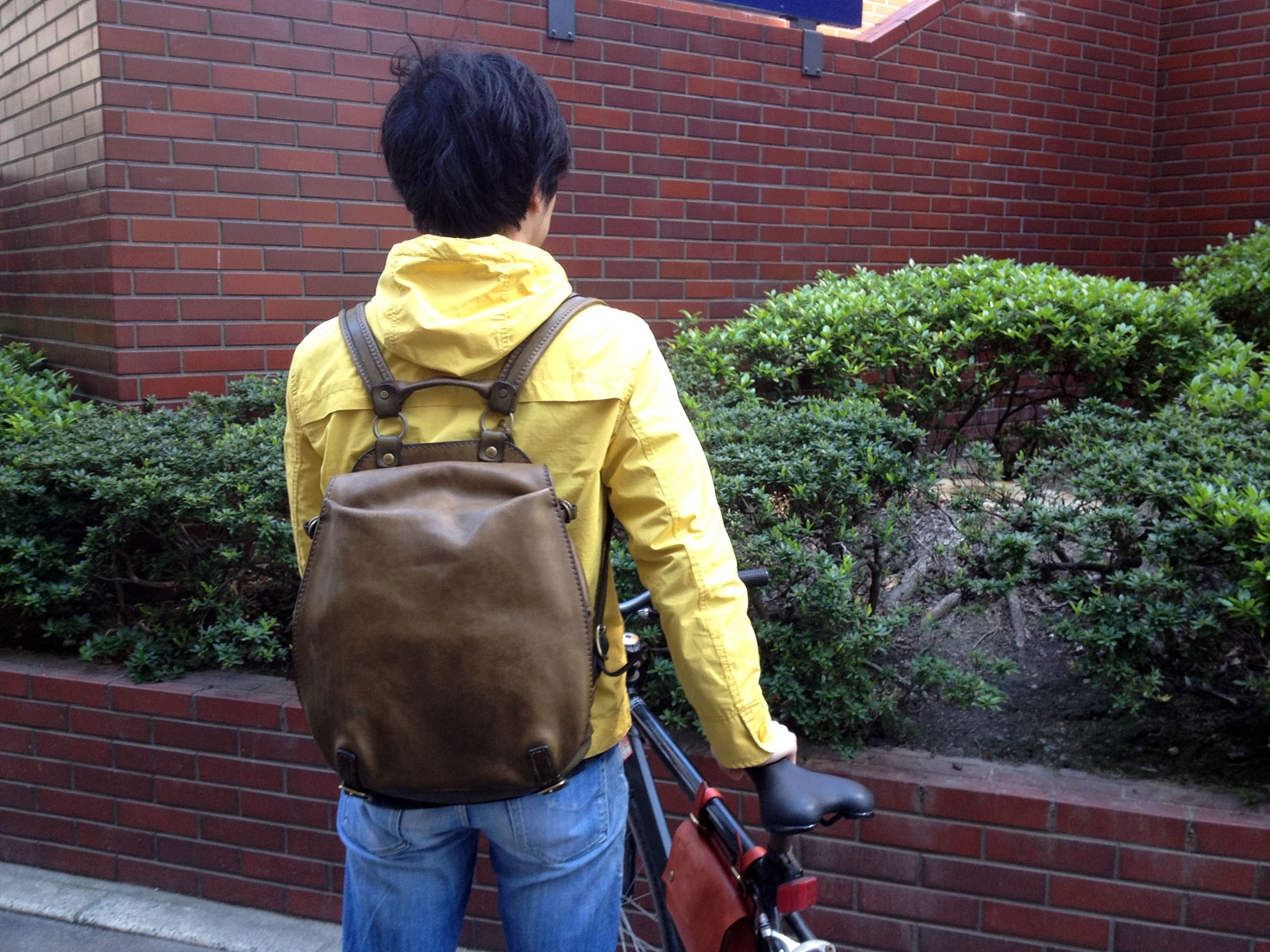 博多工房作り手：向愛用「総かぶせのリュックサック」｜革鞄・革小物の