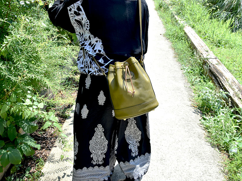 SITUATION～巾着ショルダーポシェット(CK-28)～｜革鞄・革小物のHERZ