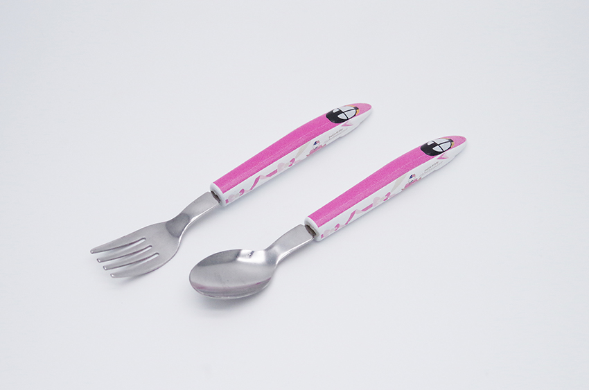 ハローキティ新幹線 スプーン＆フォークセット | 株式会社ヘソ