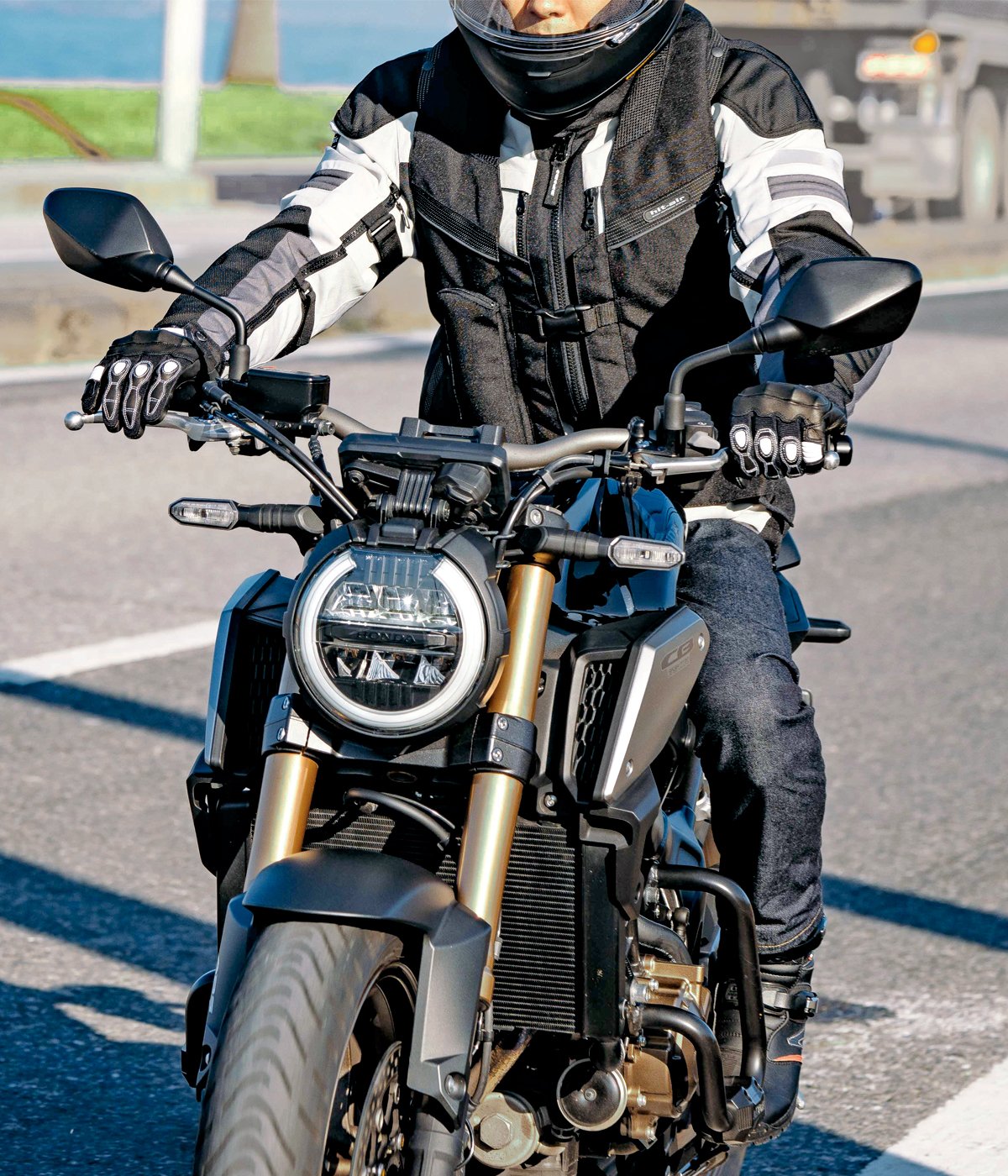 MLV-C | 首・背中・尻・脇に気室が固定収納 | バイク用製品 | ヒット