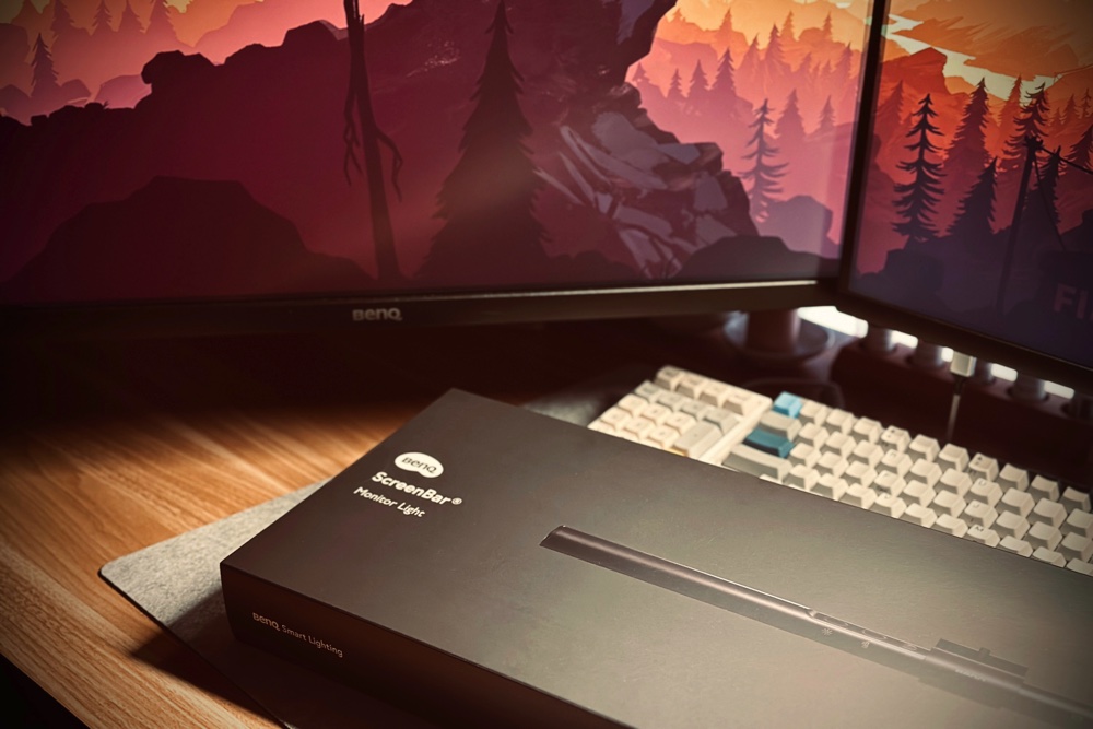 BenQ ScreenBarをレビュー｜想像以上に違う！？モニターライトの大本命