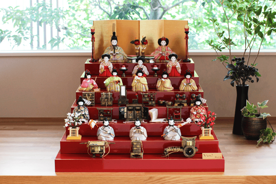 十五人飾りのお雛さま | コンパクトに飾るひととえの十五人飾り
