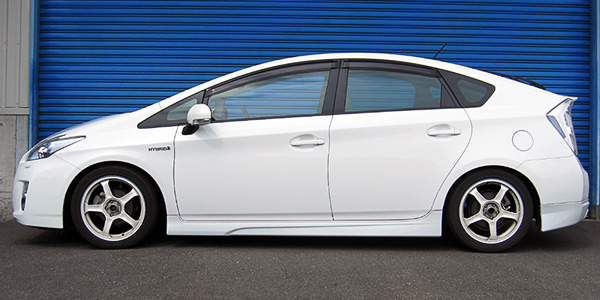 S (-2025)：プリウス