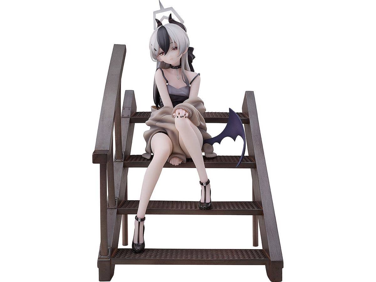 1/7 勝利の女神:NIKKE 紅蓮 | HLJ.co.jp