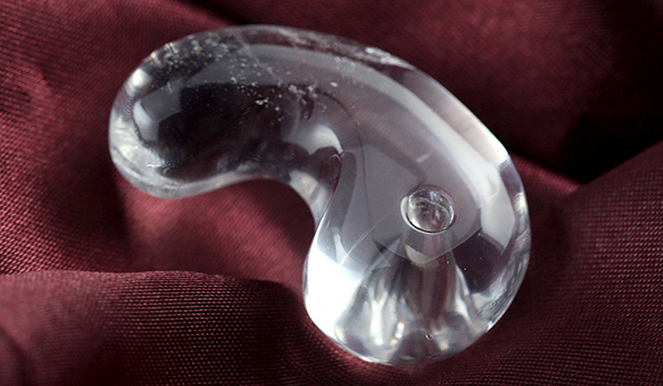 一点もの】山梨県黒平産水晶勾玉【桐箱＆ポーチ&ギャランティーカード