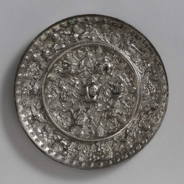 海獣葡萄鏡 | 兵庫県立考古博物館加西分館