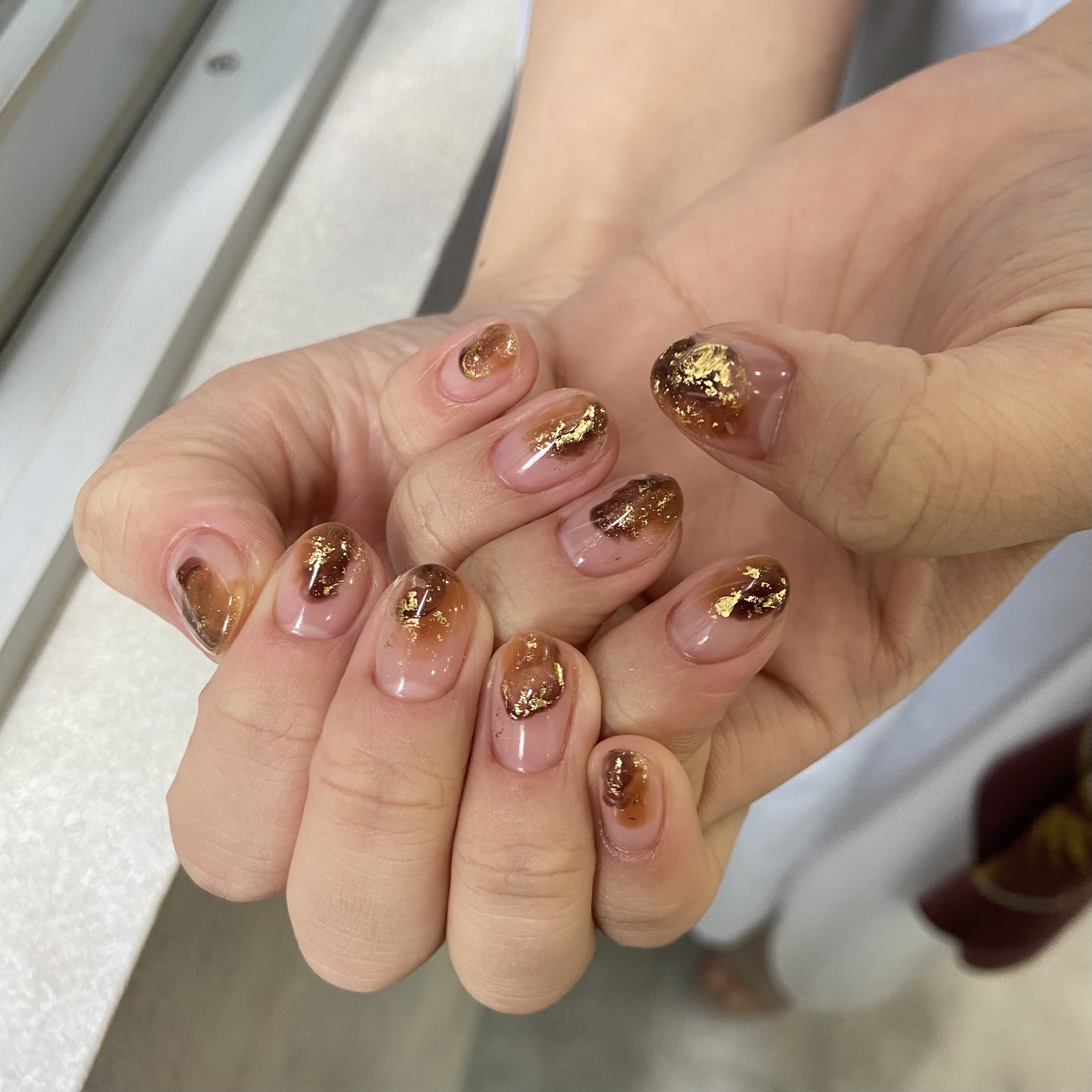 金箔ブラウンニュアンスネイル/Shiho.K | 梅田のネイルサロン【NAIL