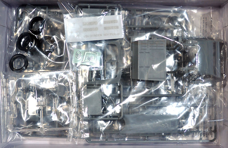 エブロ シトロエン 2CV ピックアップ 1/24 プラスチックキット 25004