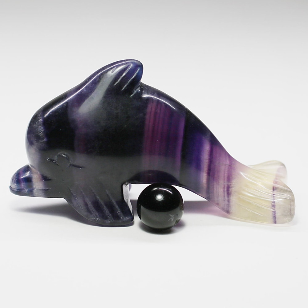 天然レインボーフローライト彫刻イルカ（置物） - 埼玉県吉川市の