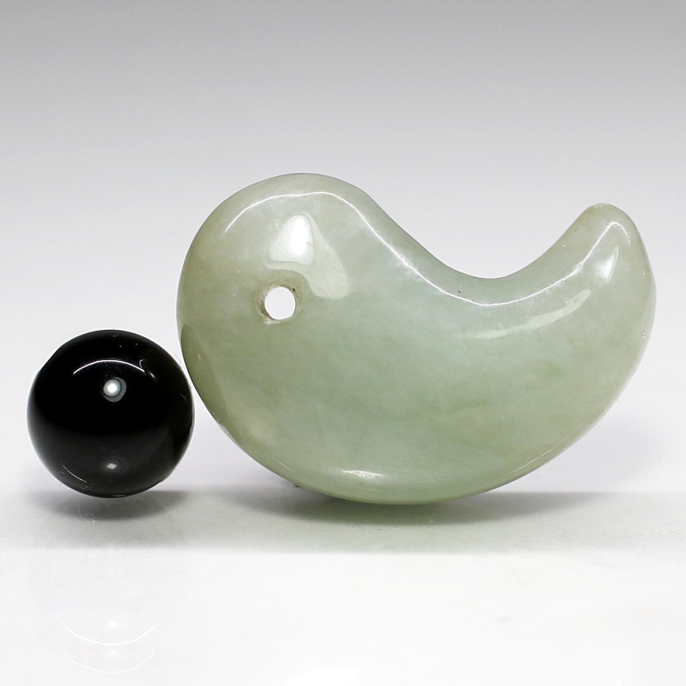 ミャンマー産]天然ヒスイ勾玉（翡翠） - 埼玉県吉川市の天然石専門店