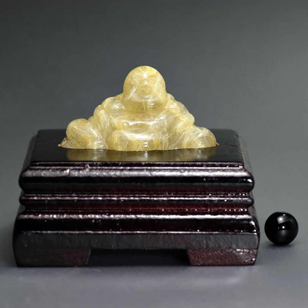ブラジル産]ゴールドルチルクォーツ彫刻/布袋様（専用木製台座付