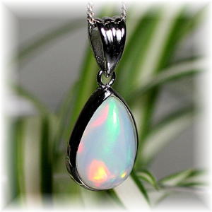 エチオピアオパールペンダントトップ（シルバー925） - 埼玉県吉川市の