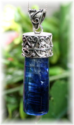 ネパール/サンクワサバ産]ヒマラヤカイヤナイトペンダントトップ