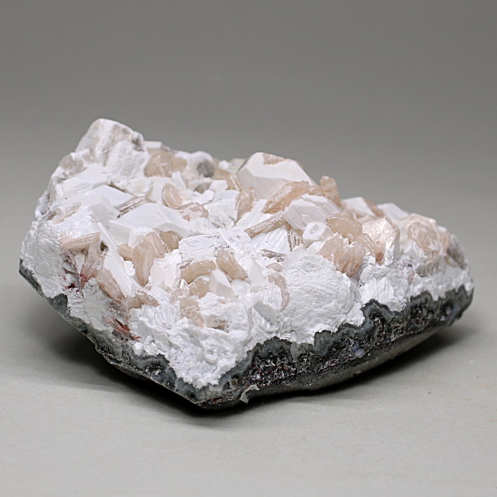 インド/プネー産]変種アポフィライト共生？スティルバイト原石