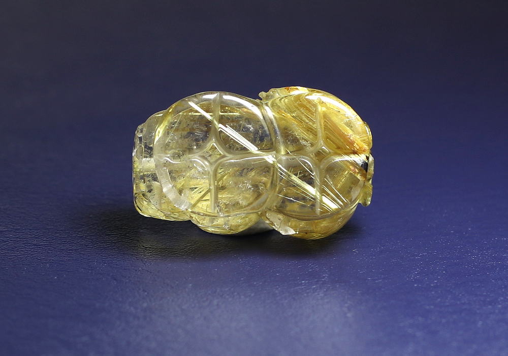 ゴールドルチル彫物（貔貅）台座つき！ ゴールドルチル彫物（貔貅