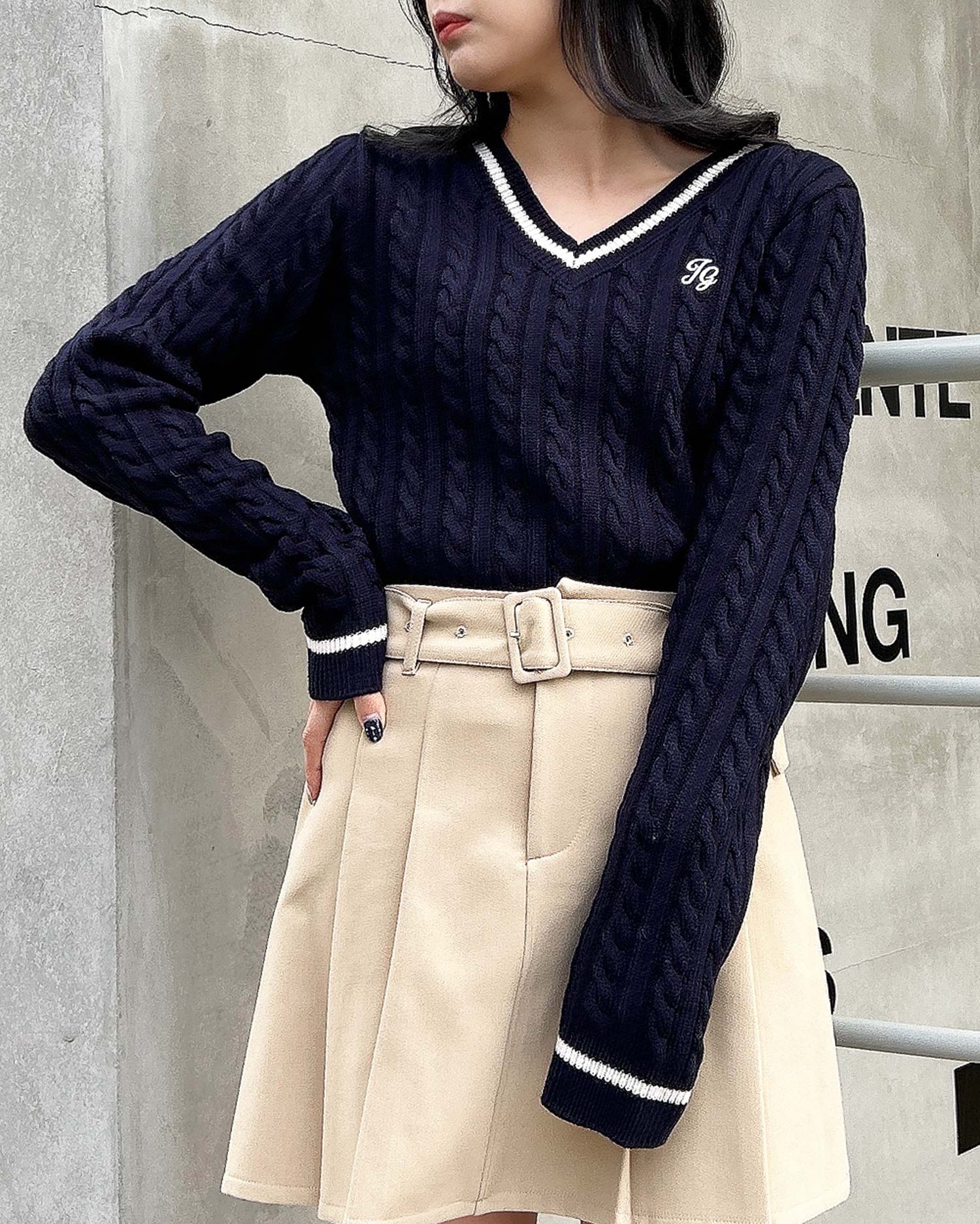 胸刺しゅうVネックチルデンケーブルニット｜INGNI(イング) 公式通販