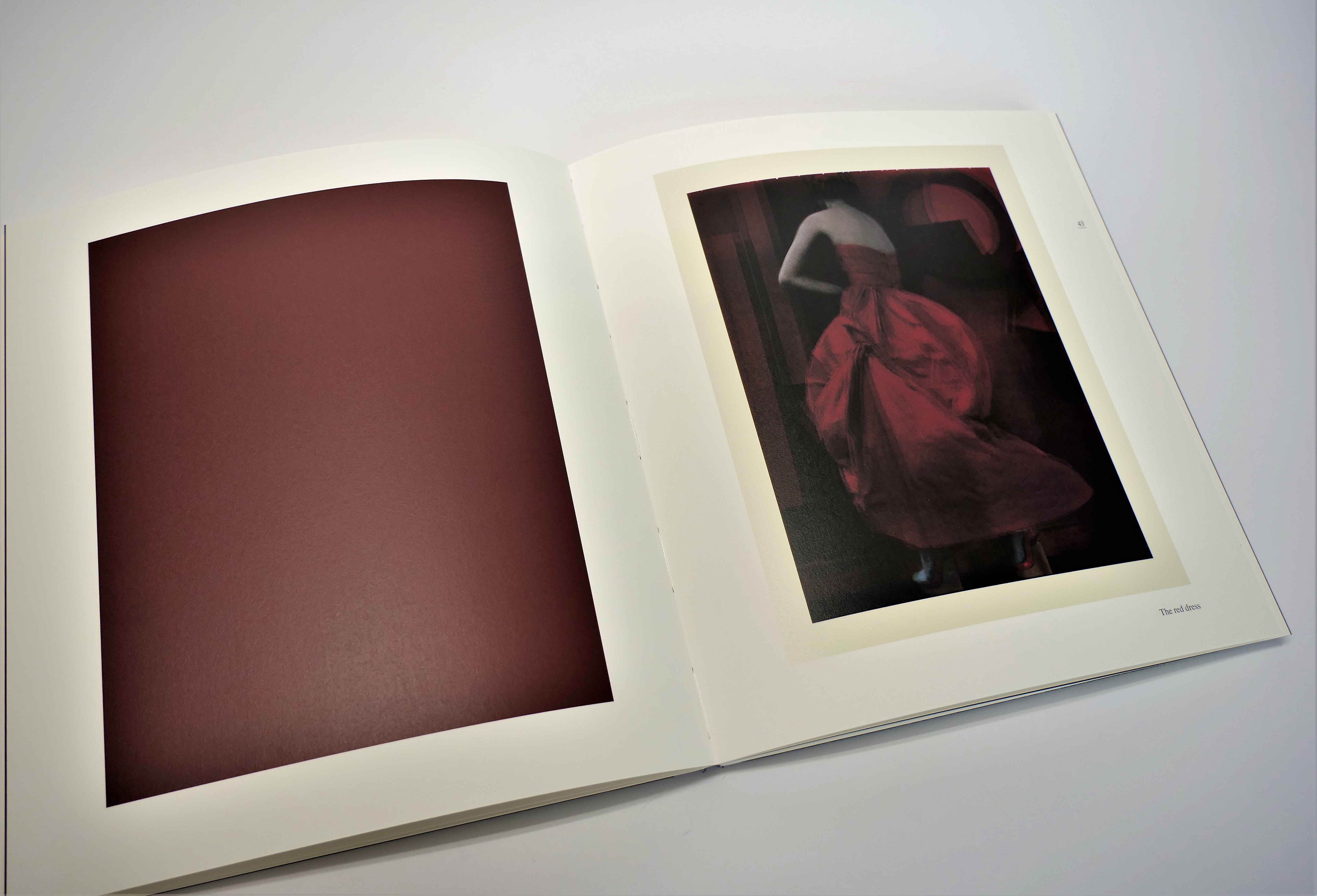 世界的写真家サラ・ムーンのカラー写真のみを纏めた初の写真集