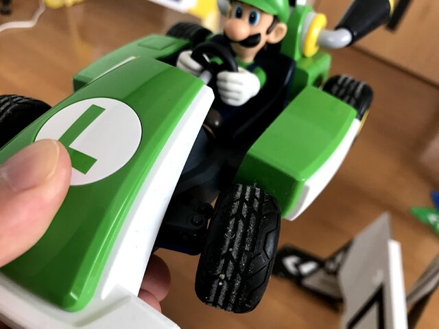 マリオカート ライブ ホームサーキット』にモップをつけて掃除してみた