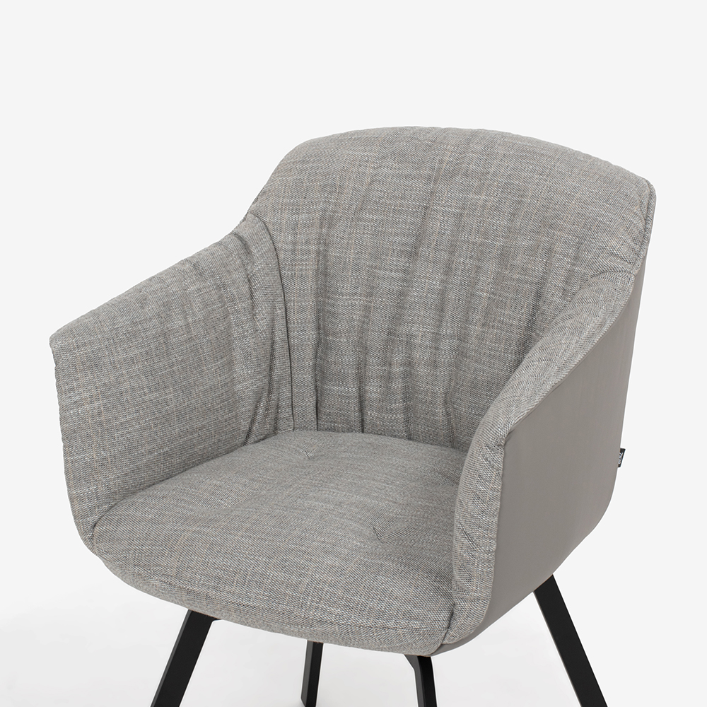 ROLF BENZ（ロルフベンツ）ダイニングチェア（アーム付き）「641」革