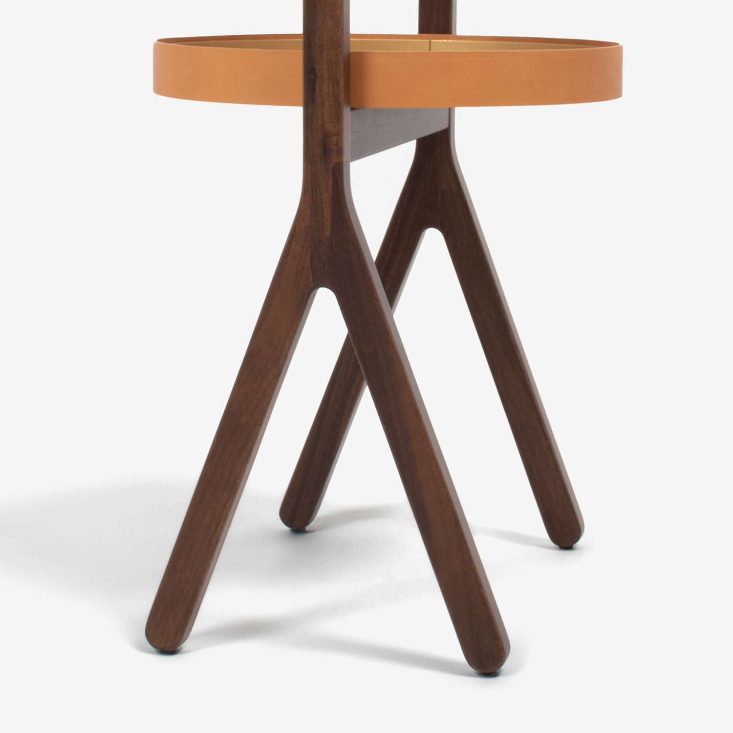 PoltronaFrau（ポルトローナ・フラウ）サイドテーブル「レン」革