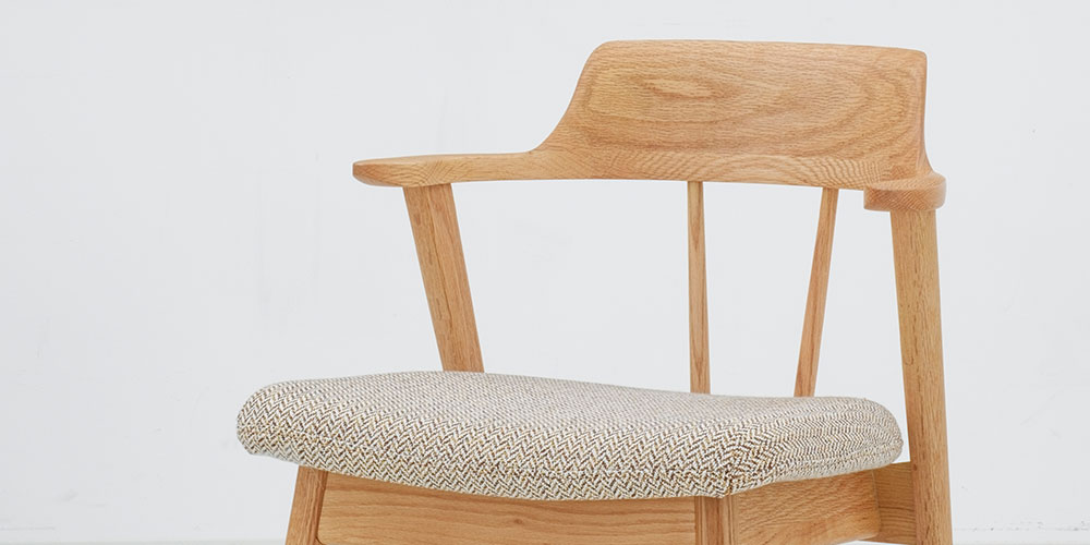 ダイニングチェア「エラ2 SLC-201 NA」レッドオーク材 座面PVCブラック