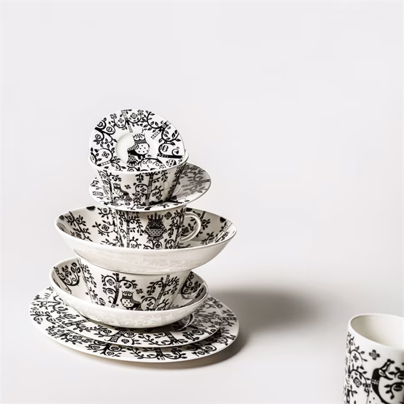 タイカ ディーププレート 20cm ブラックiittala/Arabia|北欧食器の