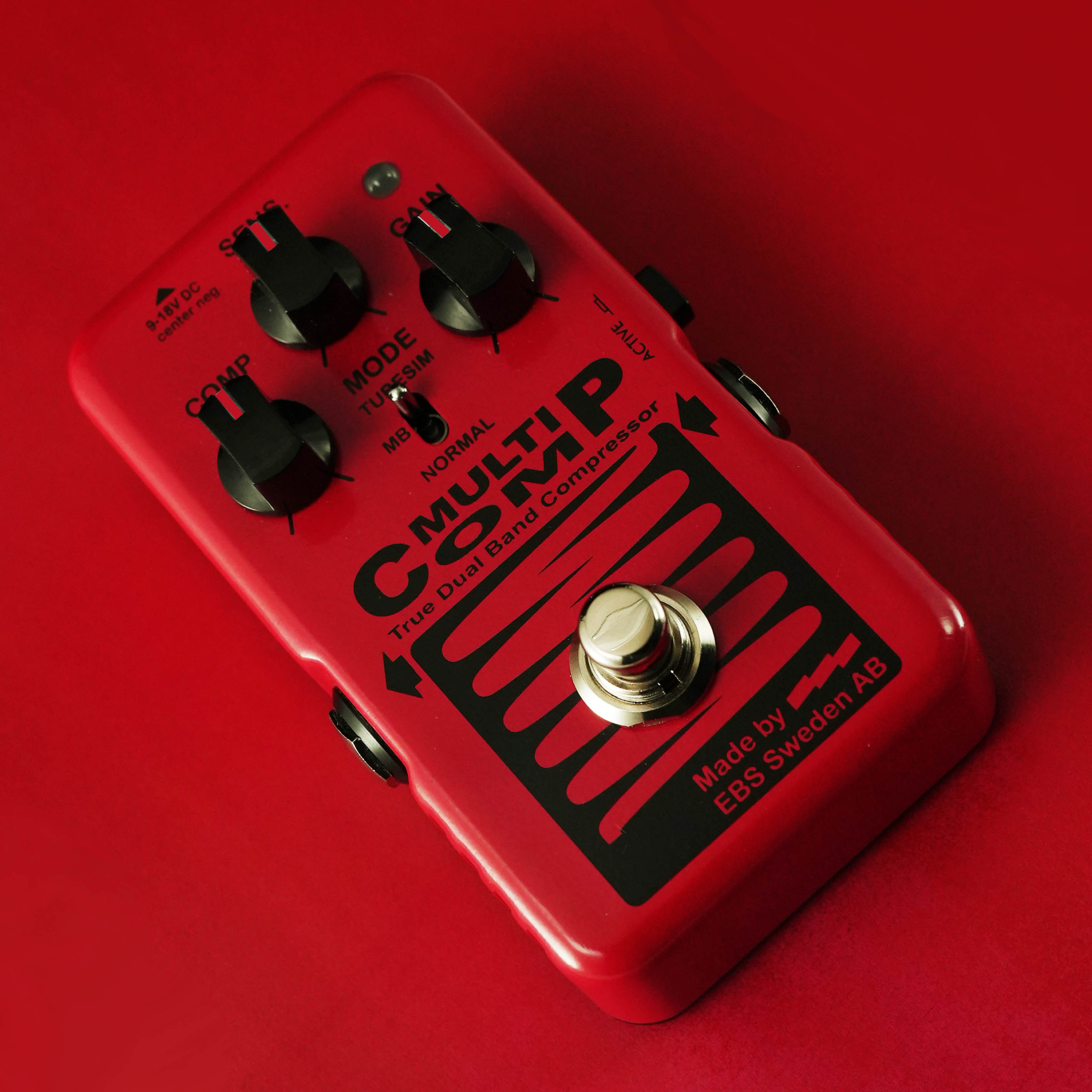 EBS】イケベ楽器店を象徴するこだわりのカラー｢朱色＝Vermilion｣を纏っ