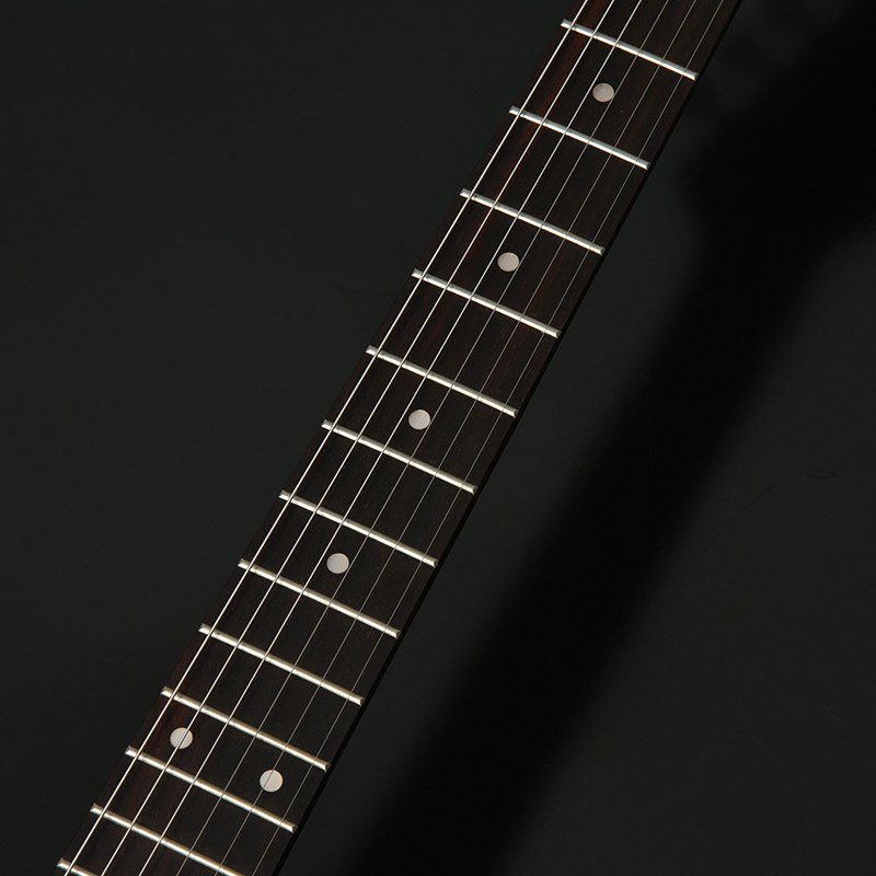 Bacchus】Universe Seriesのローステッドメイプルネックを採用したST